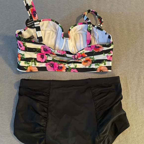 Torrid 2 Piece NEW Swim Set size 1♥️ - Picture 5 of 9